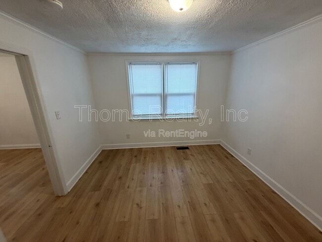 Building Photo - 1004 Moore St