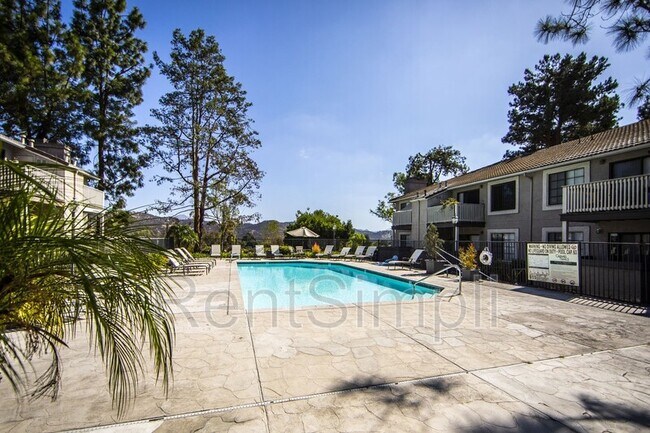 Building Photo - 15024 Avenida Venusto