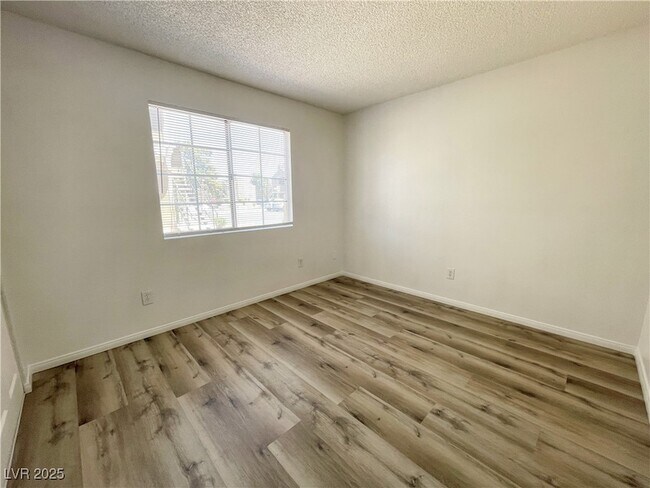 Building Photo - 2705 Jennydiane Dr