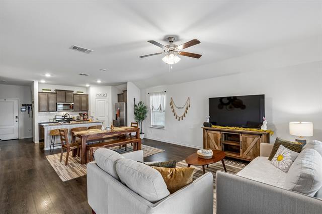 Building Photo - 502 Calm Springs Dr