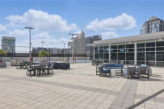 Building Photo - 150 E Robinson St