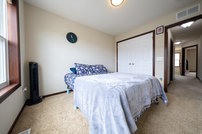 Building Photo - 9570 Jefferson Dr
