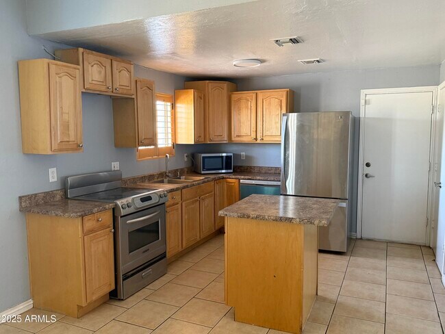 Building Photo - 8602 S 7th Pl