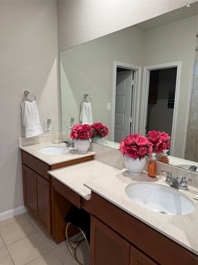 Building Photo - 1617 Darwin Cedar Dr