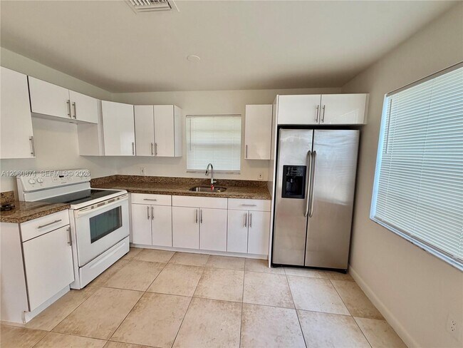Building Photo - 4073 SW 52nd St