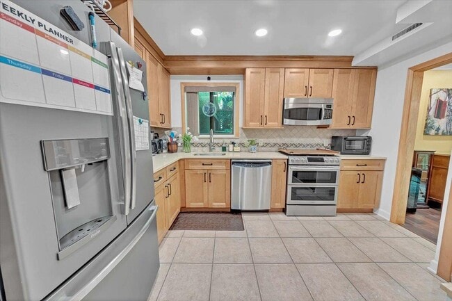 Building Photo - 375 Martling Ave
