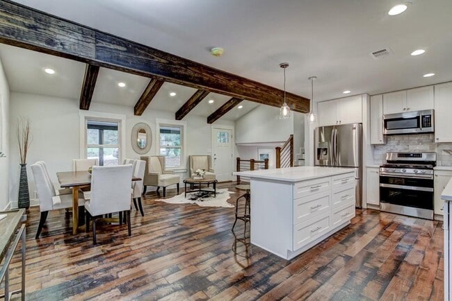 Building Photo - 260 Moonshadow Ct