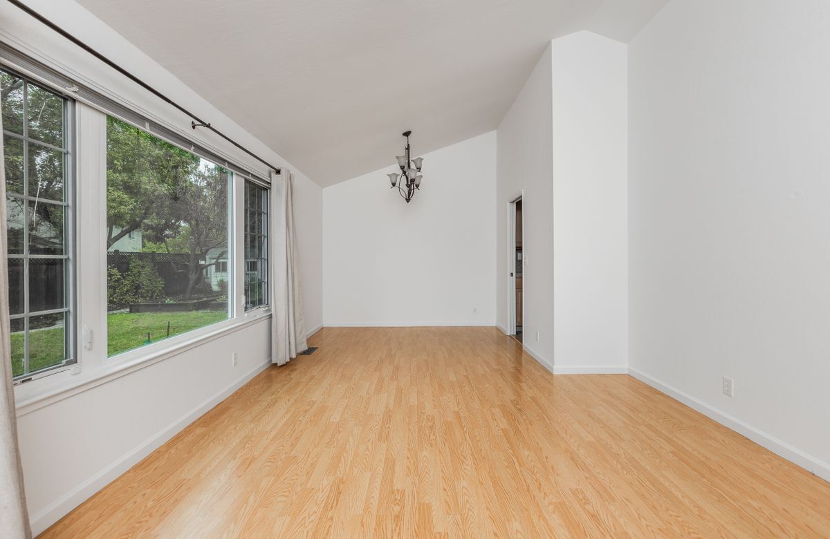 Building Photo - 1057 Iris Ave