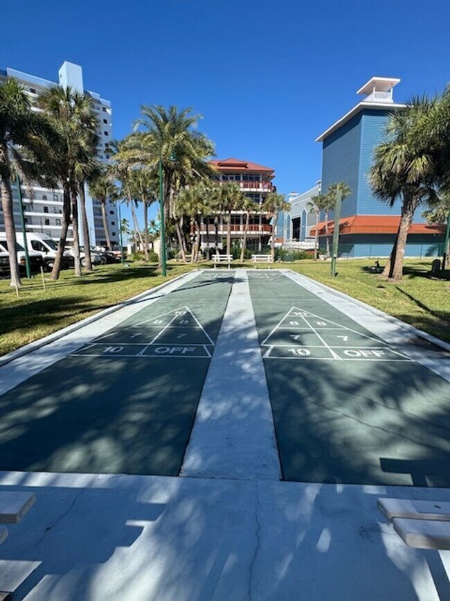 Building Photo - 2 bedroom 2 bathroom Seasonal in Punta Rassa