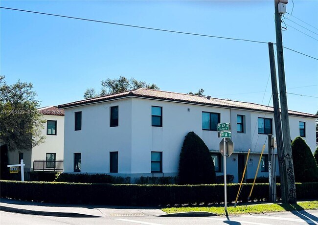 Building Photo - 4203 SW 15th St