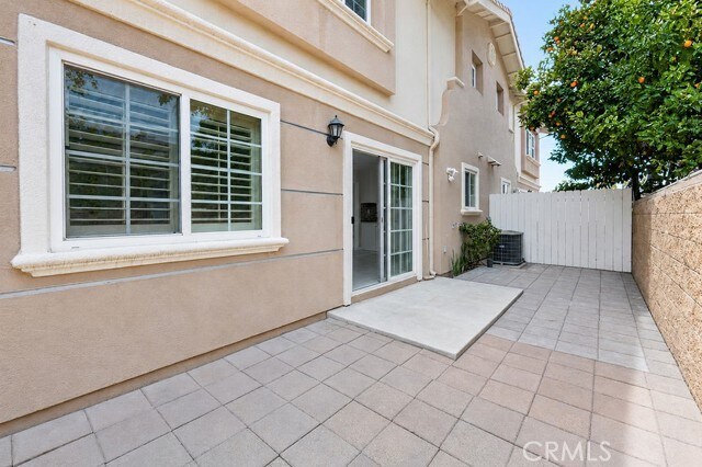 Building Photo - 7592 Artesia Blvd