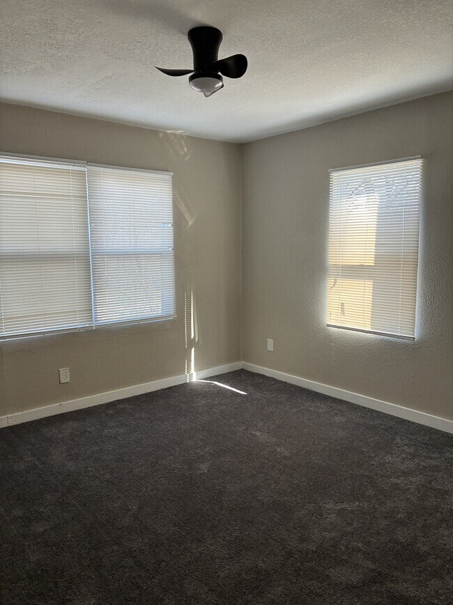 Building Photo - 3920 Spruce Ave