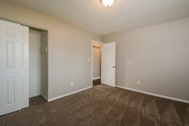 Building Photo - 17 Cedar Park Dr