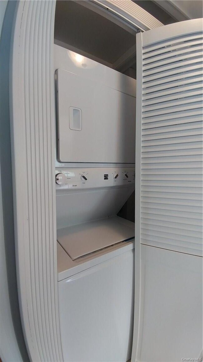 Building Photo - 113 Maple Pl