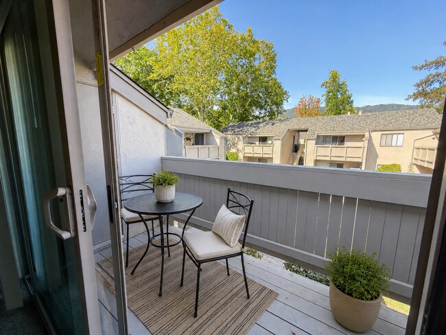 Building Photo - 997 Madrone Rd