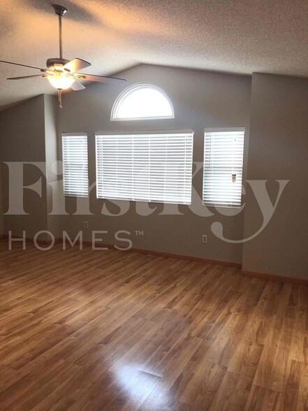 Building Photo - 344 Templeton Dr
