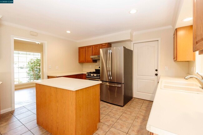 Building Photo - 409 Soule Ave