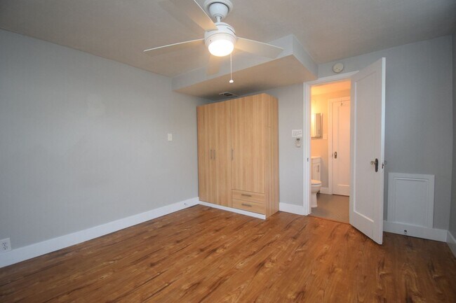 Building Photo - Unique 6 Bedroom Home in Midvale!