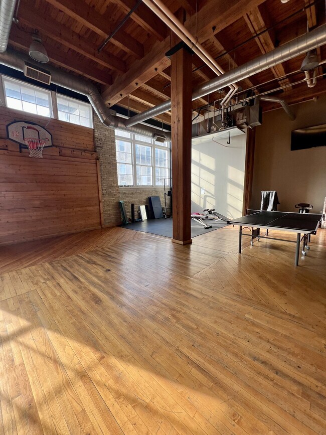 Building Photo - 413 N 2nd St