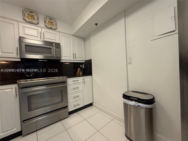 Building Photo - 9511 Collins Ave