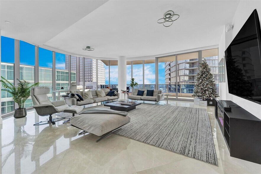Building Photo - 200 Biscayne Blvd