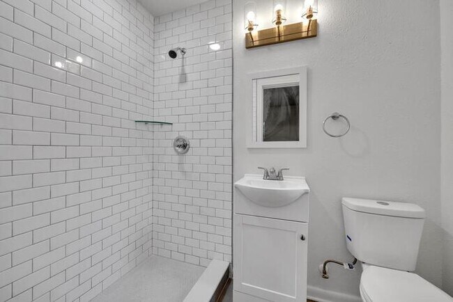 Building Photo - Renovation, MUST SEE!