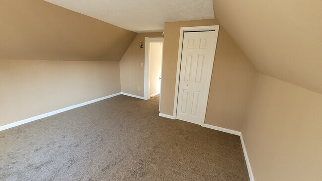 Building Photo - 351 Short St