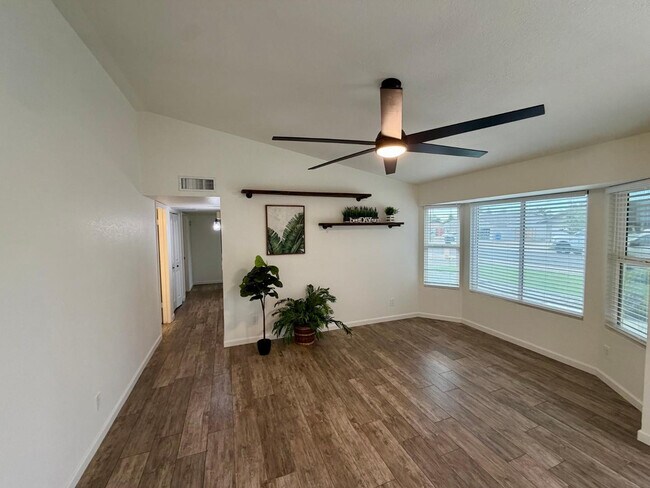 Building Photo - 3761 E Dulciana Ave