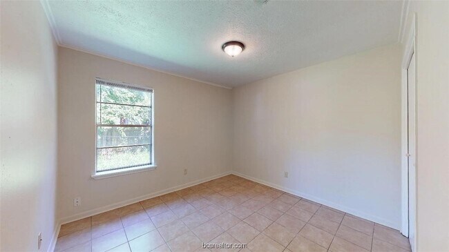 Building Photo - 918 Navarro Dr