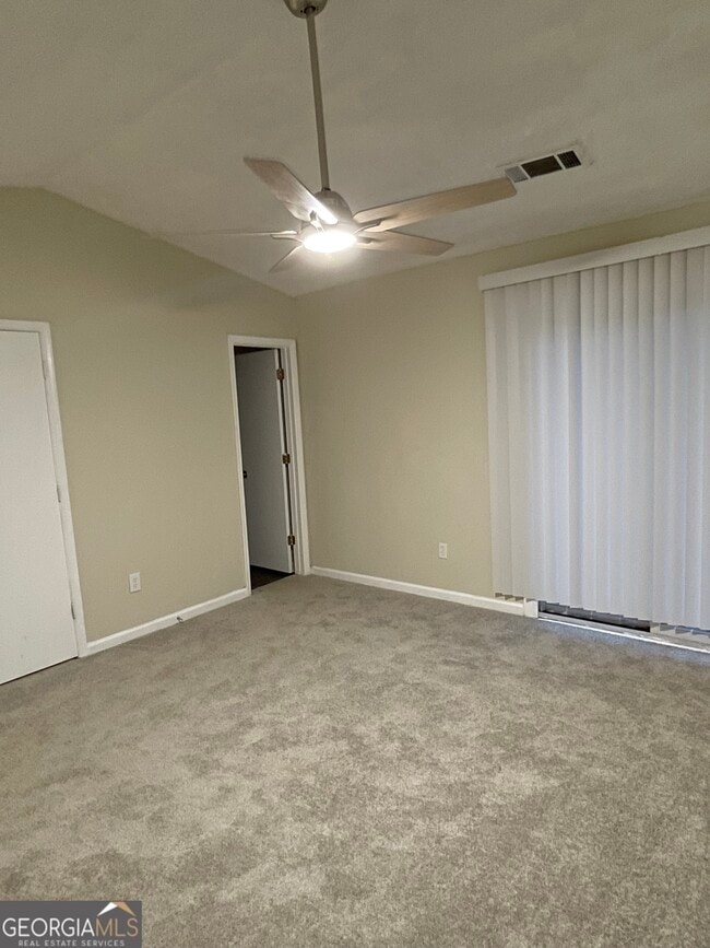 Building Photo - 1530 Pin Oak Ln SE