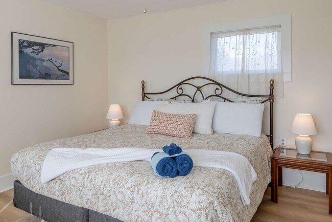 Building Photo - 640 S Columbia St