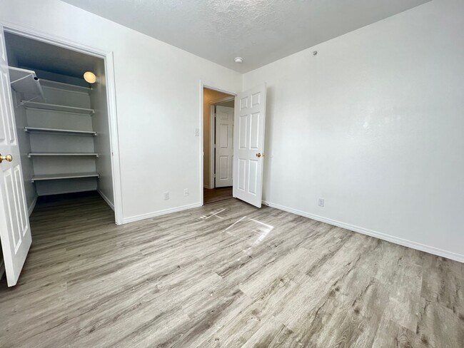 Building Photo - 1038 Palomas Dr SE