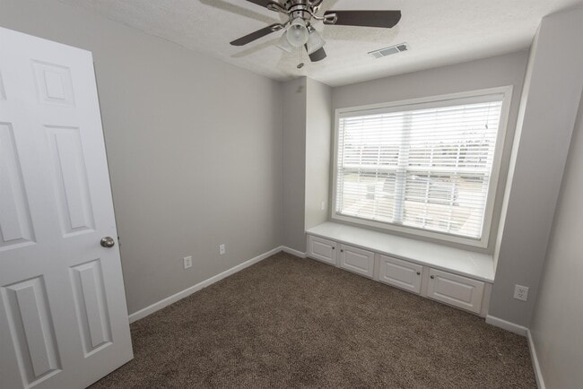 Building Photo - 2118 Winding Oak Dr