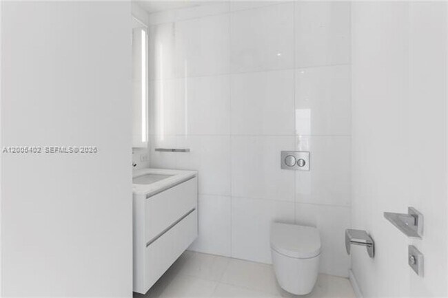 Building Photo - 300 Biscayne Blvd Way