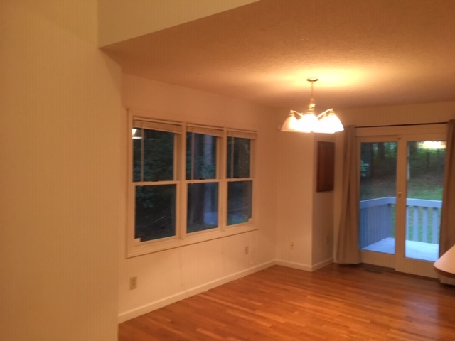 Dining area wit access to rear deck - 1116 Fye Dr