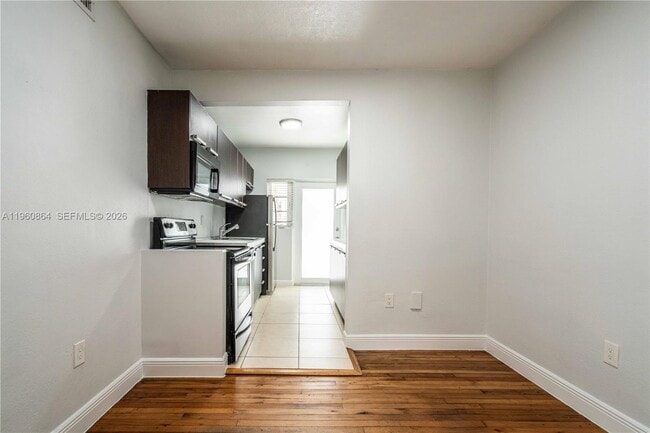 Building Photo - 1011 Bay Dr