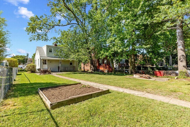 Building Photo - 530 E Alexandria Ave