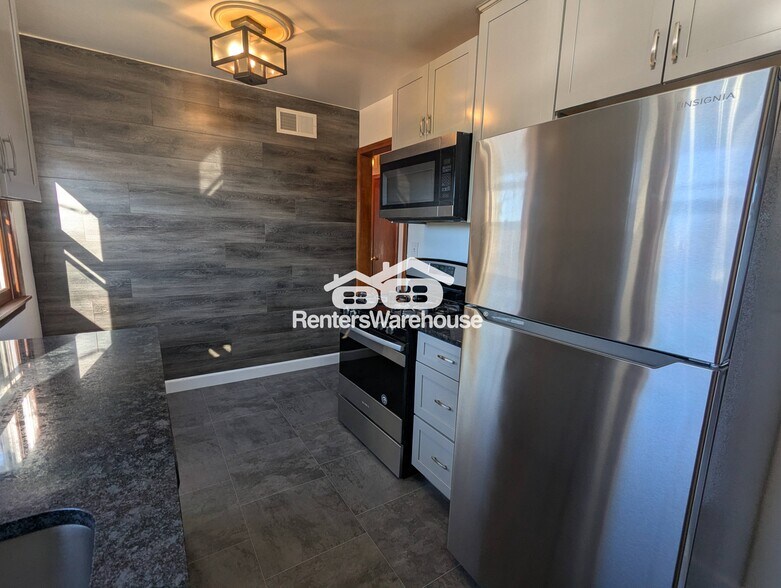 Building Photo - 5820 43rd Ave S