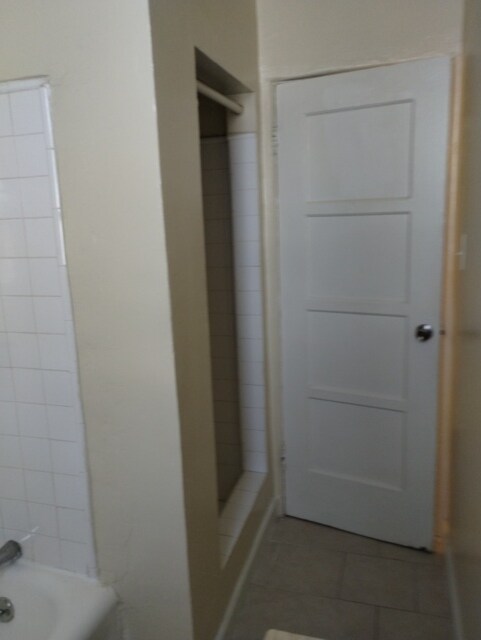 Building Photo - 901 S Kingsley Dr