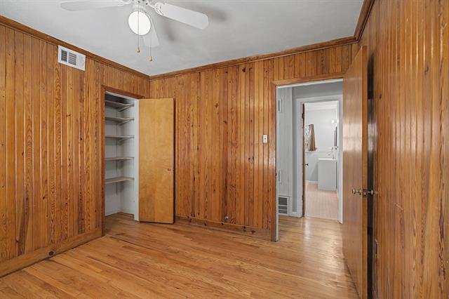 Building Photo - 422 N Pecan St