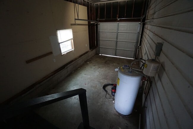 Building Photo - 2 Bed 1 Bath House Total Electric