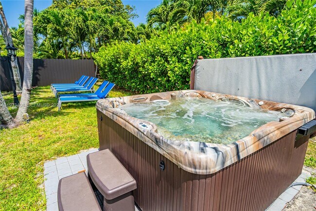 Building Photo - 437 NE 107th St