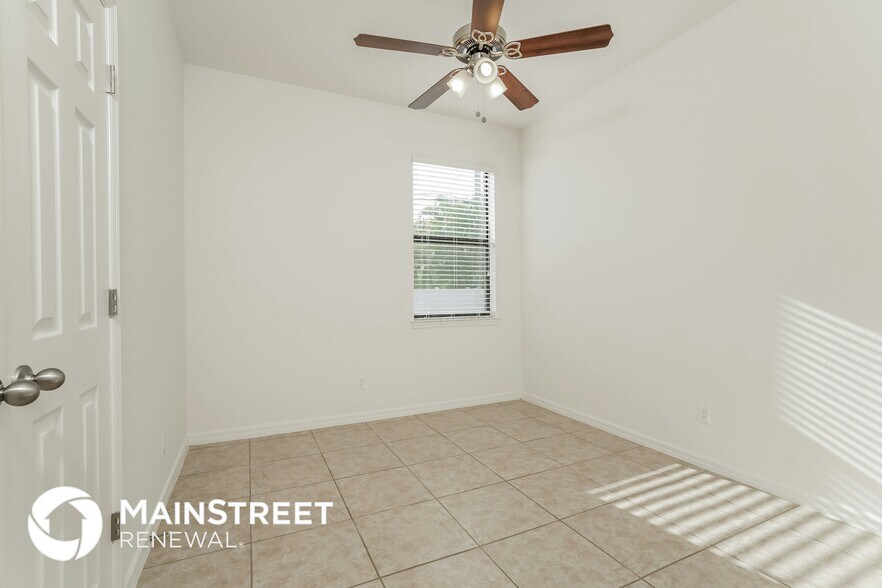 Building Photo - 945 SW 6th Pl