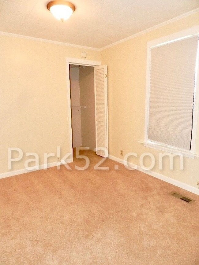 Building Photo - Tacoma Area Single Family cottage