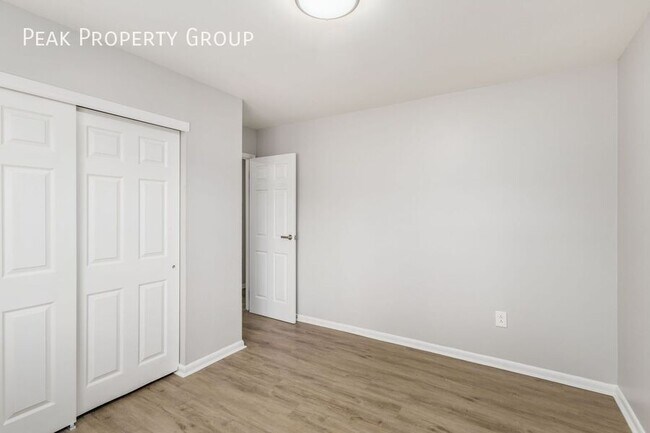Building Photo - 639 Riverview Dr
