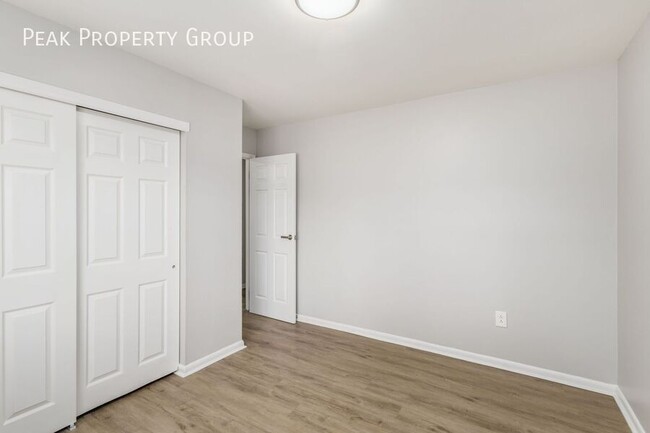 Building Photo - Available Now! 2 Bedroom Apartments Locate...