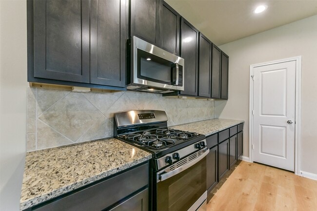 Building Photo - 3842 Sugardale St