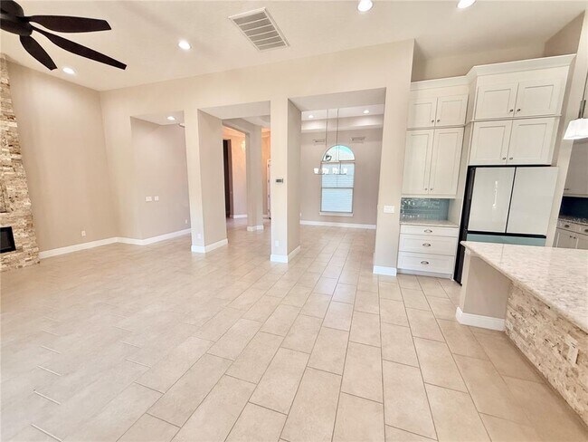 Building Photo - 11646 Hampstead St