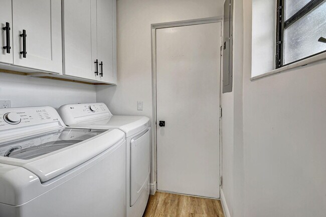 Building Photo - 4705 Fountains Dr S