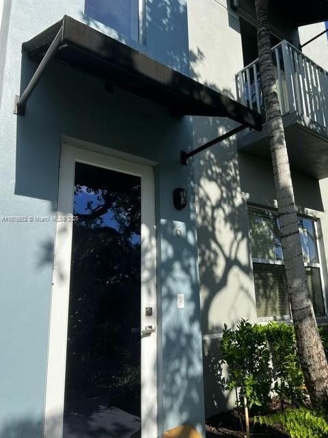 Building Photo - 440 NE 35th Ct
